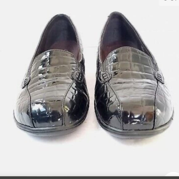 ❤️GORGEOUS AND BRAND NEW CLARKS BLACK FAUX CROC LEATHER LOAFERS IN SIZE 9M❤️ - Picture 3 of 9